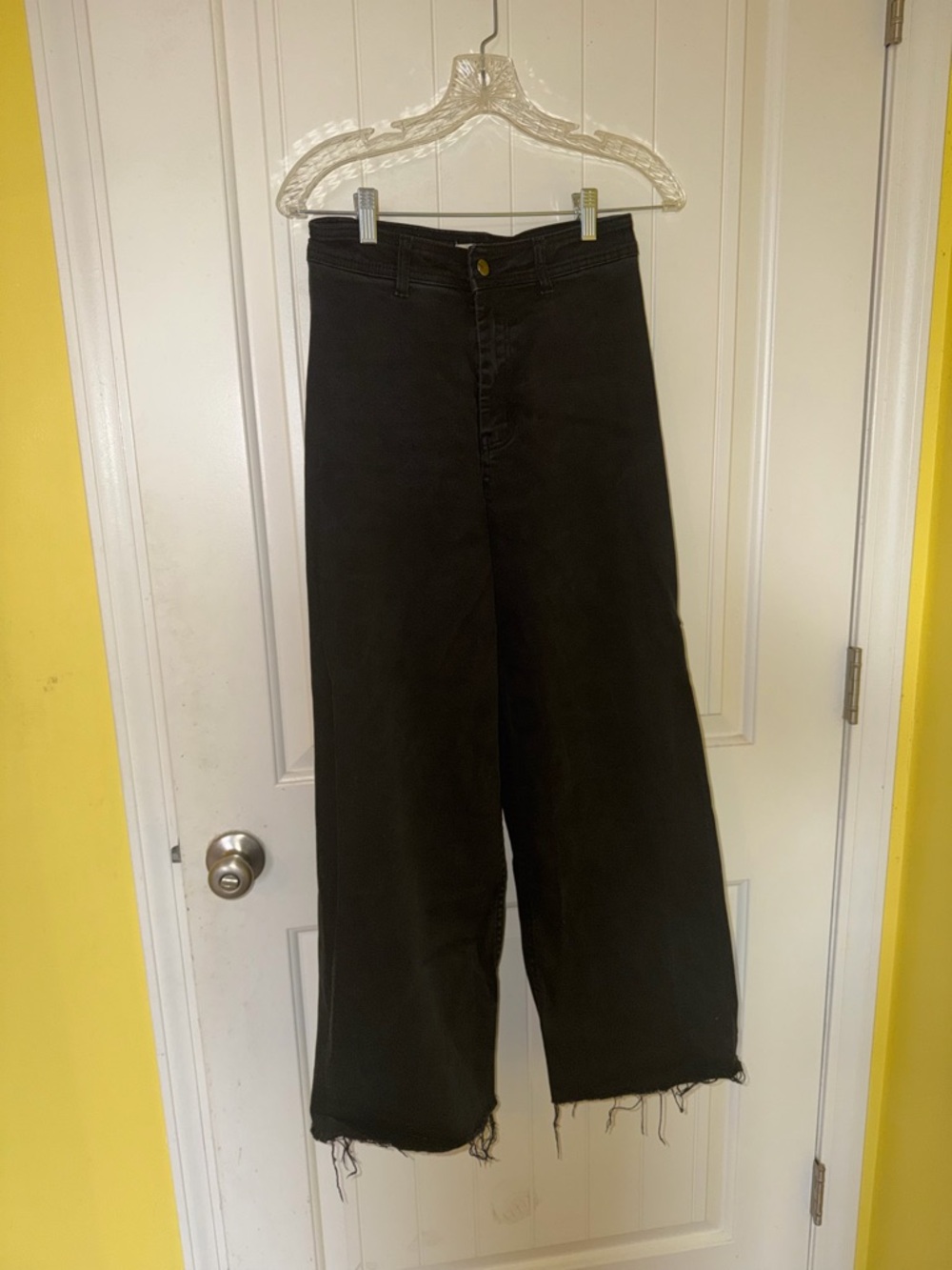 High-Rise Black Wide-Leg Jeans with Frayed Hem